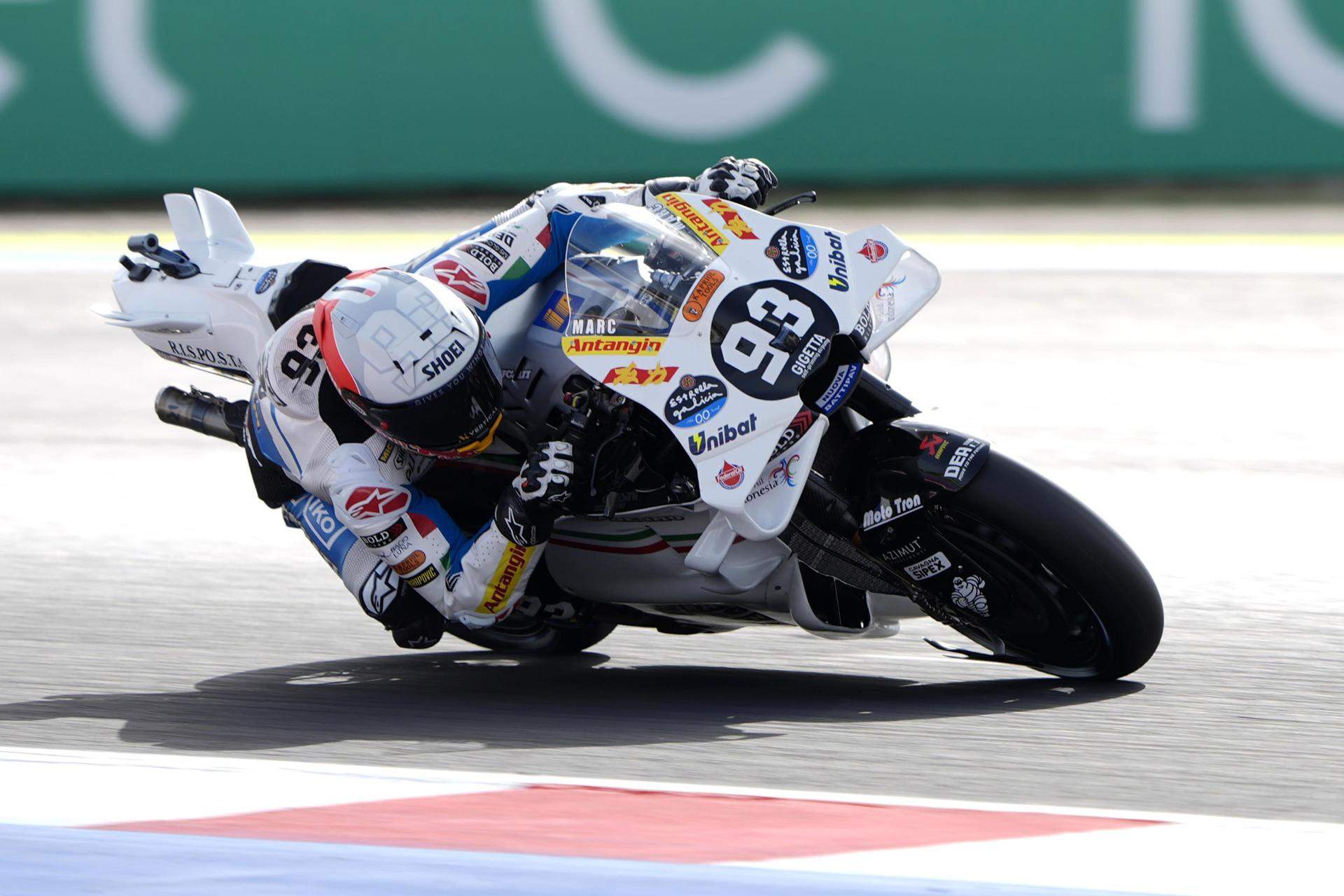 Marc Márquez baila bajo la lluvia de Misano y gana en un Gran Premio desastroso para Jorge Martín