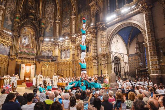 Un pilar de los Castellers de Vilafranca a la basílica de Santa Maria