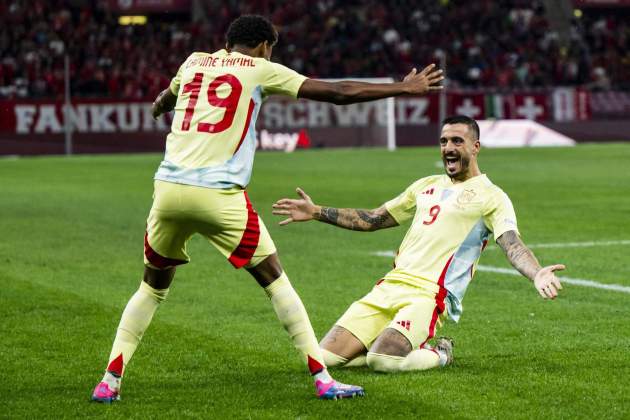 Lamine Yamal Joselu celebración gol / Foto: EFE