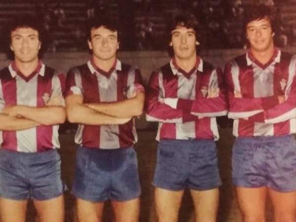 Jugadors del Club Esportiu Júpiter en la temporada 1984 que portaven l'equipació Meyba.