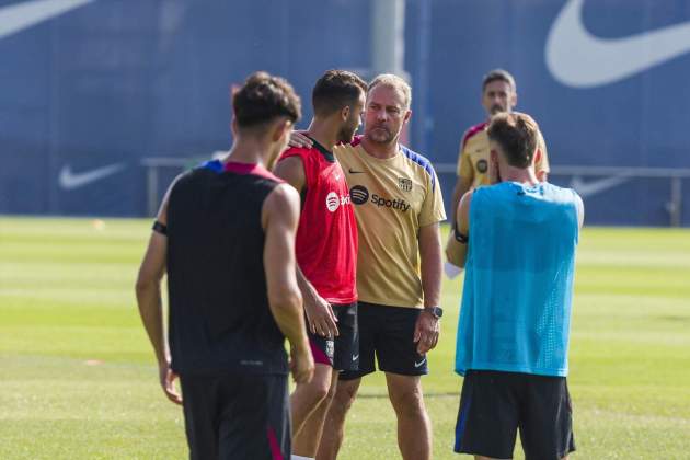 Eric Garcia Hansi Flick entrenamiento Barça / Foto: Europa Press