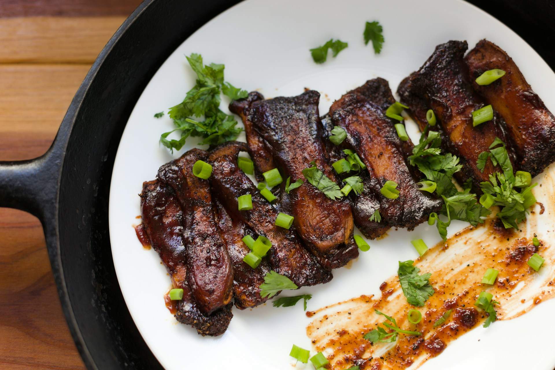 El mejor truco para que las costillas al horno queden jugosas