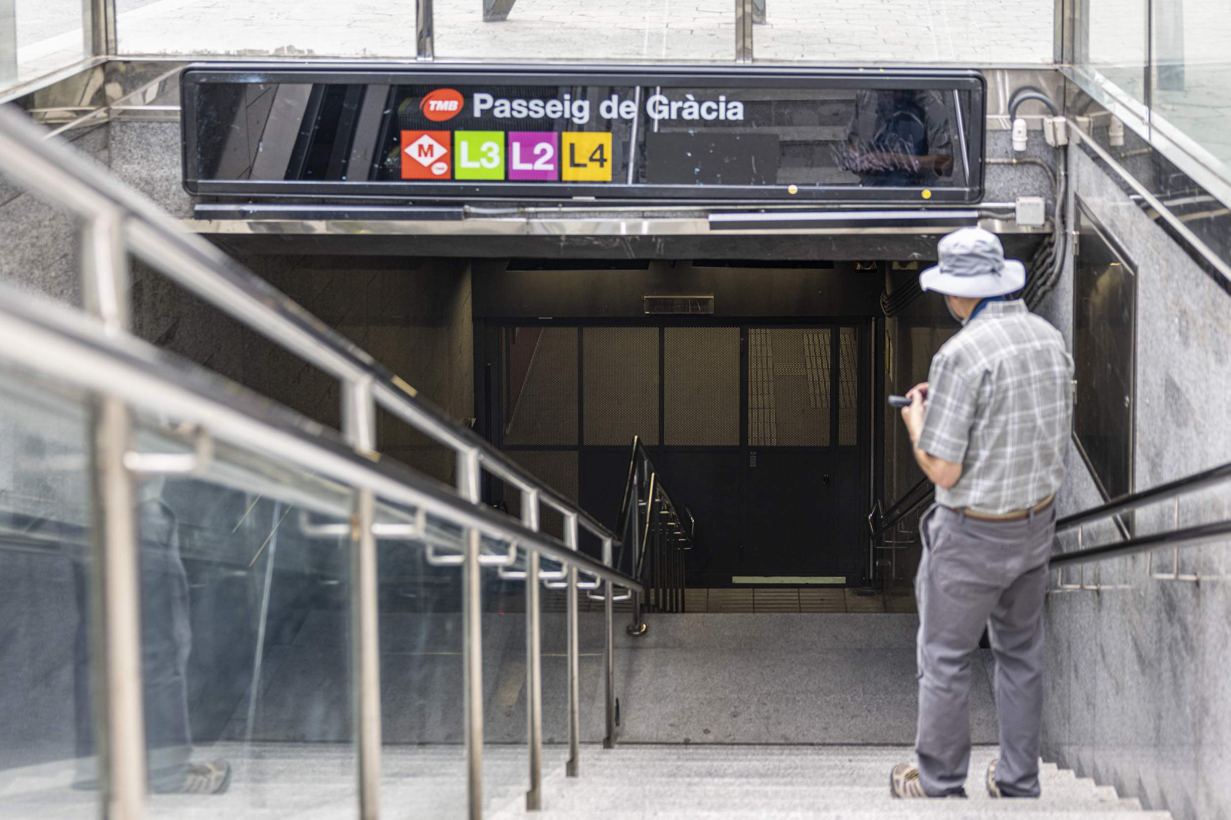 Desallotjada l’estació de Metro de Passeig de Gràcia de l’L3 per un despreniment