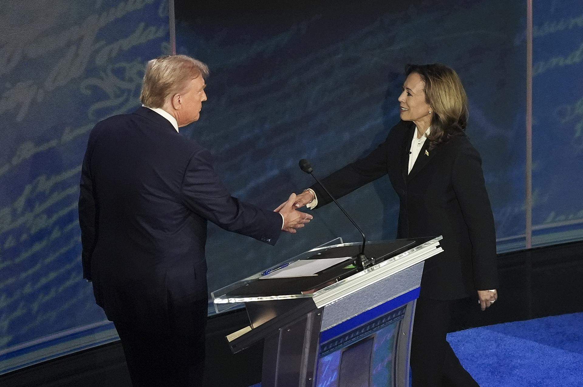 Kamala Harris acorrala Donald Trump en un tens debat cara a cara