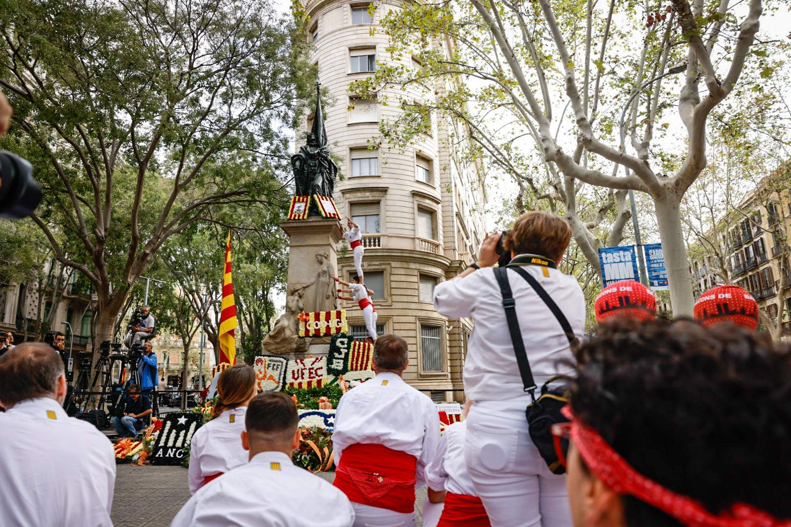 Diada 11S 2024 Ofrena Floral a Rafael Casanova Castellers / Foto: Carlos Baglietto