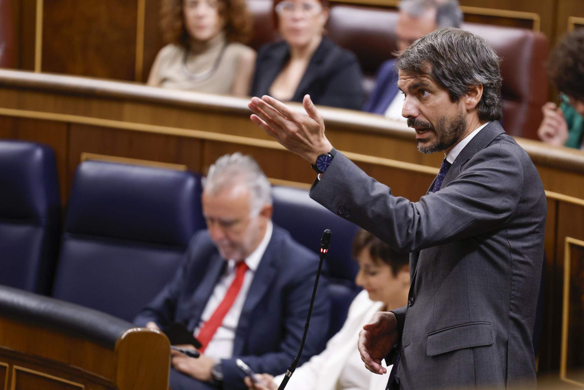 Ernest Urtasun, segundo ministro que se expresa íntegramente en catalán en el Congreso