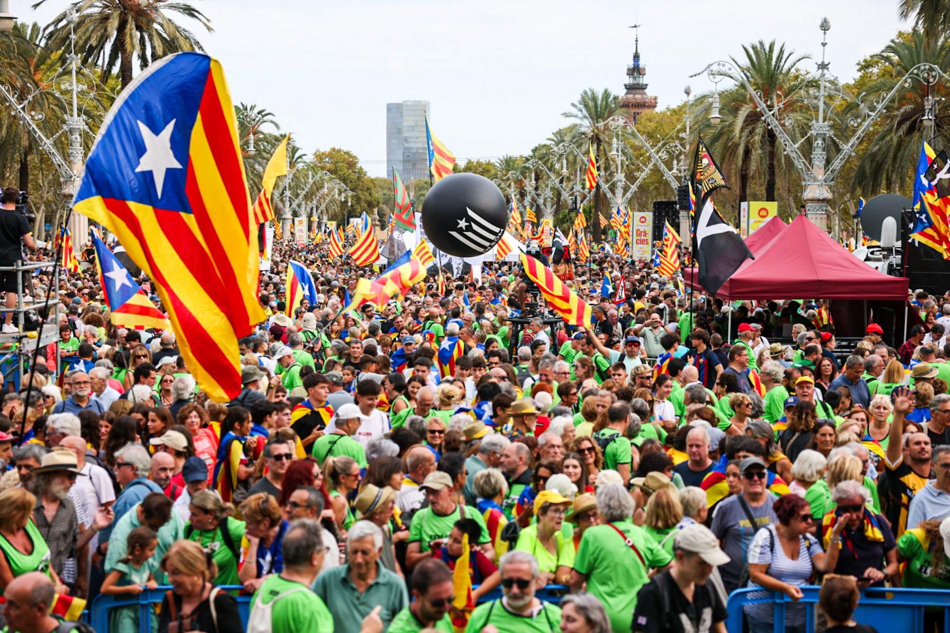 El independentismo civil resiste y avisa de que no se ha rendido en la primera Diada de Illa