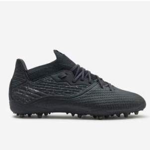 Botes de futbol en negre