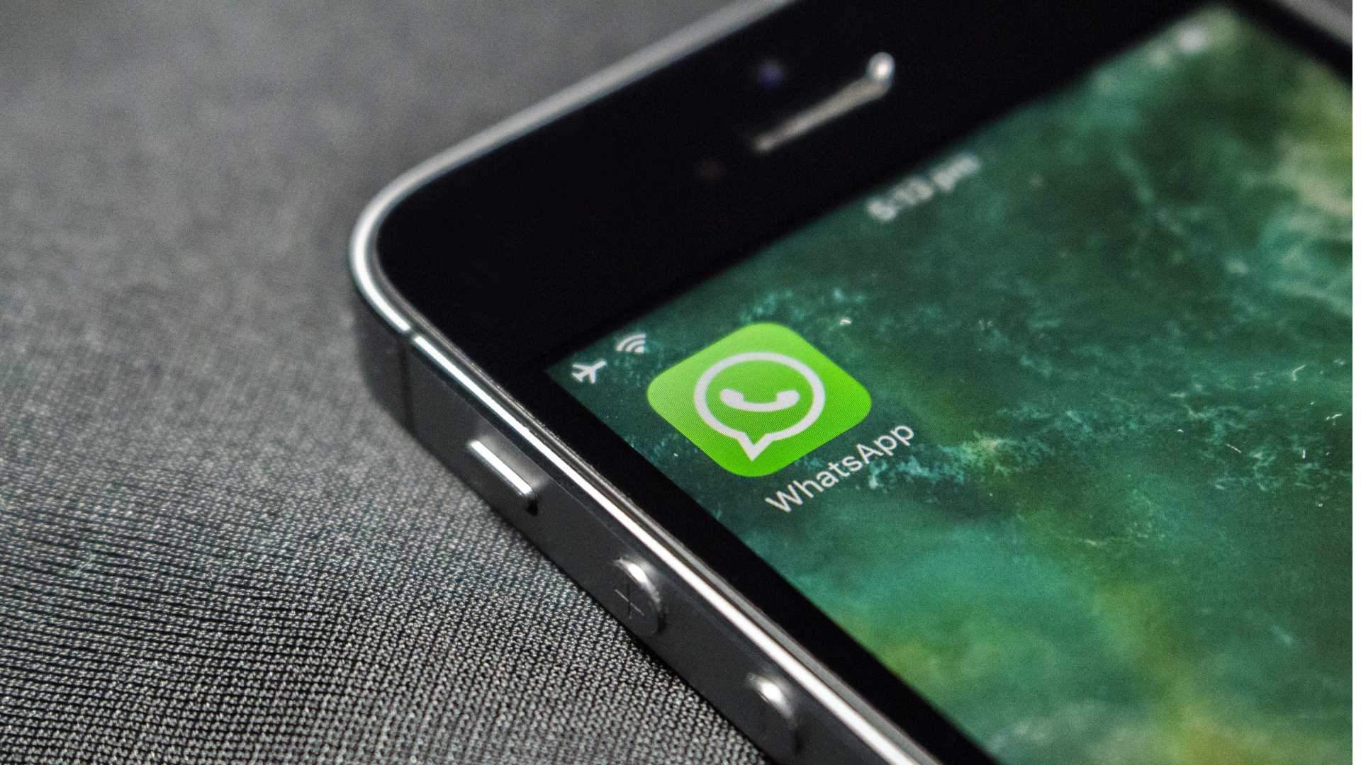 ¿Sabies que si desactives aquesta funció de WhatsApp evitaràs caure en estafes per sempre?