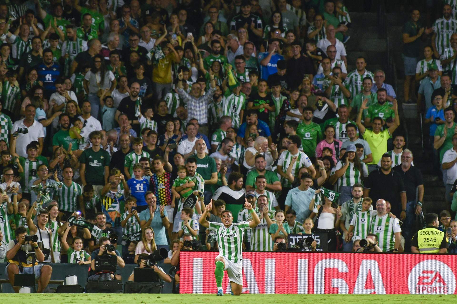 Vitor Roque gol Betis / Foto: EFE