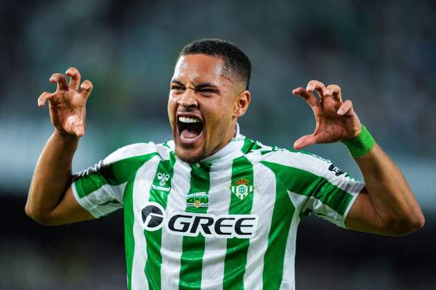 Vitor Roque celebración gol Betis