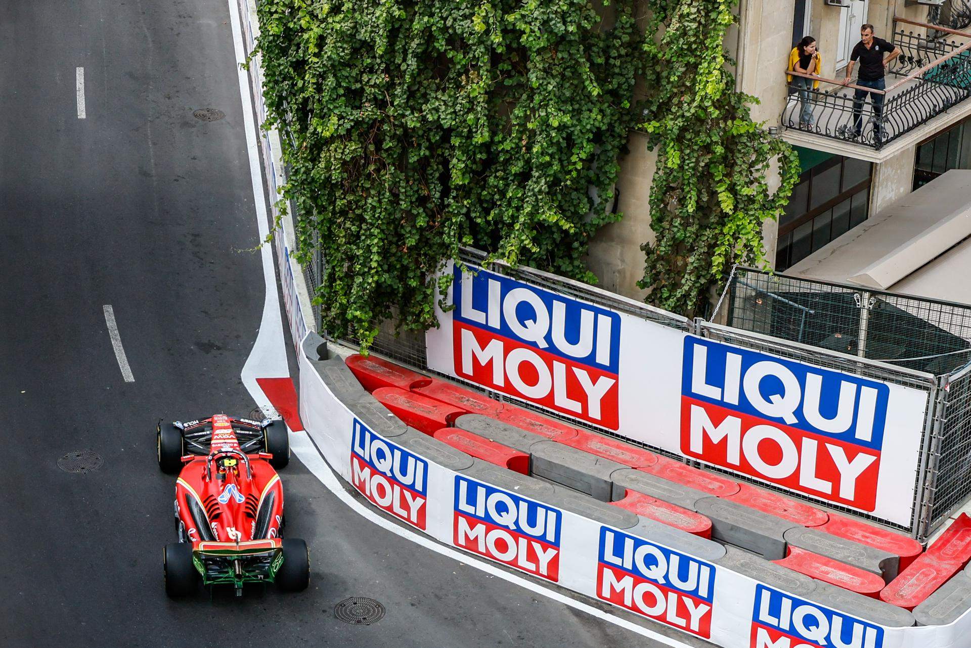 Charles Leclerc flota pels carrers de Bakú per endur-se la seva quarta pole consecutiva al GP d'Azerbaidjan