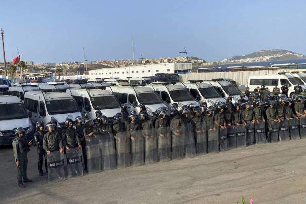 ceuta frontera tarajal policia efe