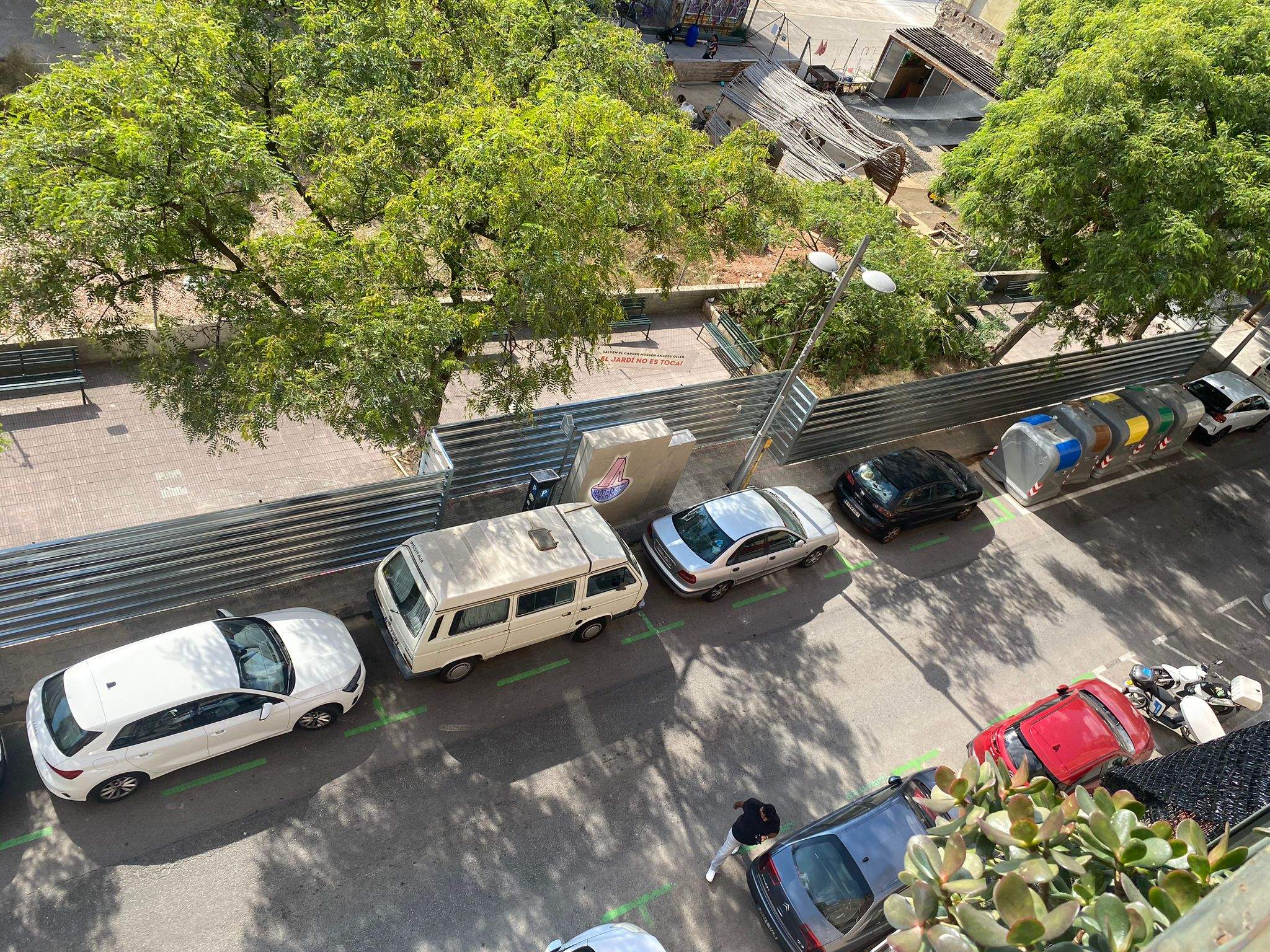 Vecinos de la Bordeta lamentan la "consumación de una chapuza urbanística" que suprime un jardín público