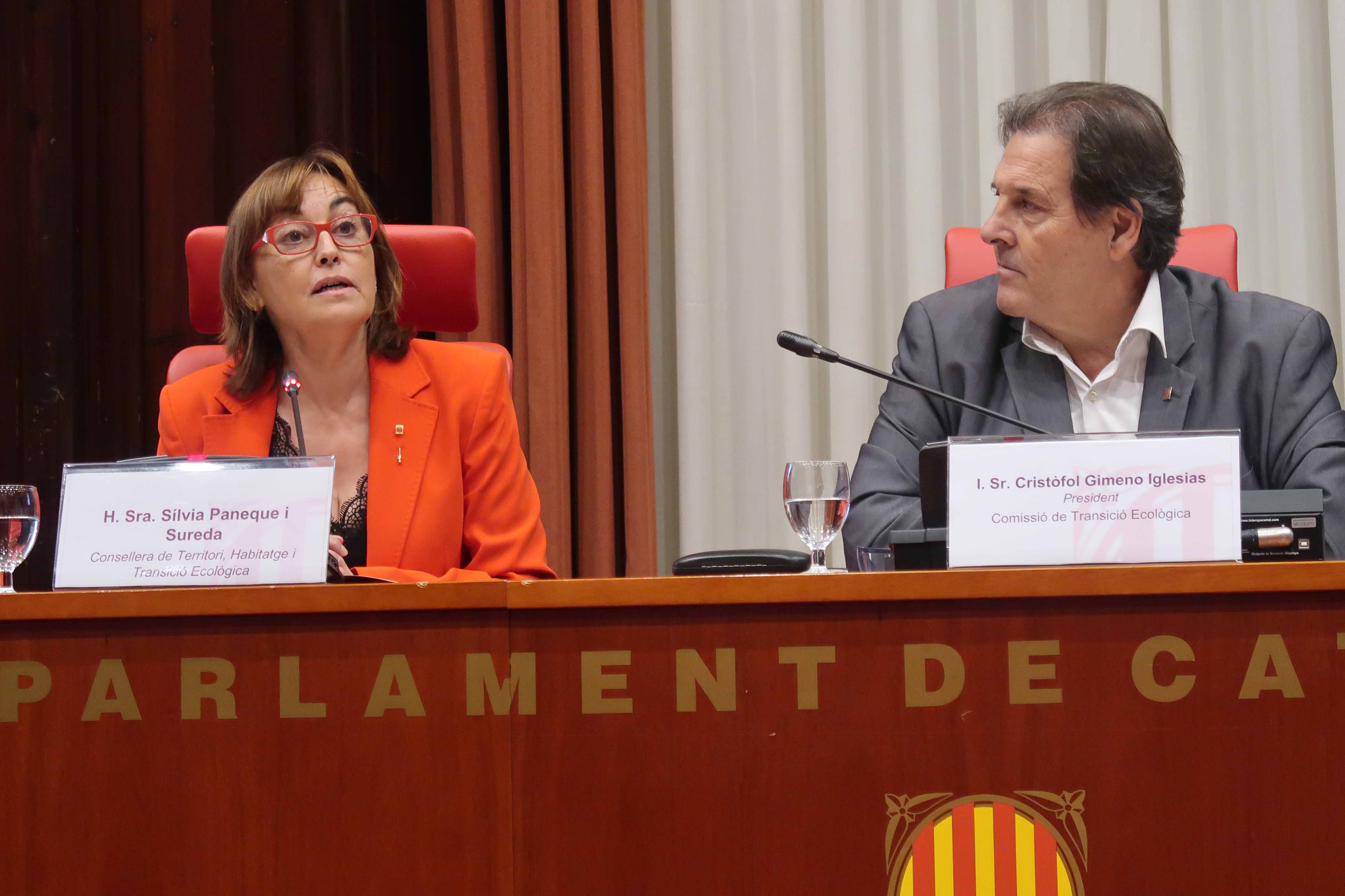 Paneque reitera que l'ampliació de l'aeroport del Prat és "inajornable" i atia els advertiments d'ERC i Comuns