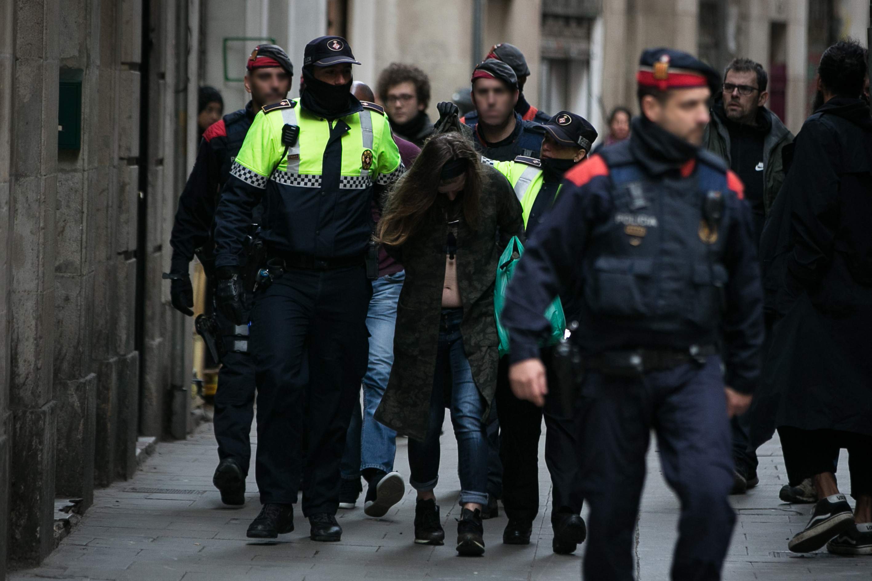 Guardia Urbana de Barcelona y Mossos harán investigaciones conjuntas con un equipo mixto de 120 agentes