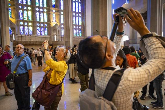 interior Sagrada Familia turistas / Foto: Carlos Baglietto