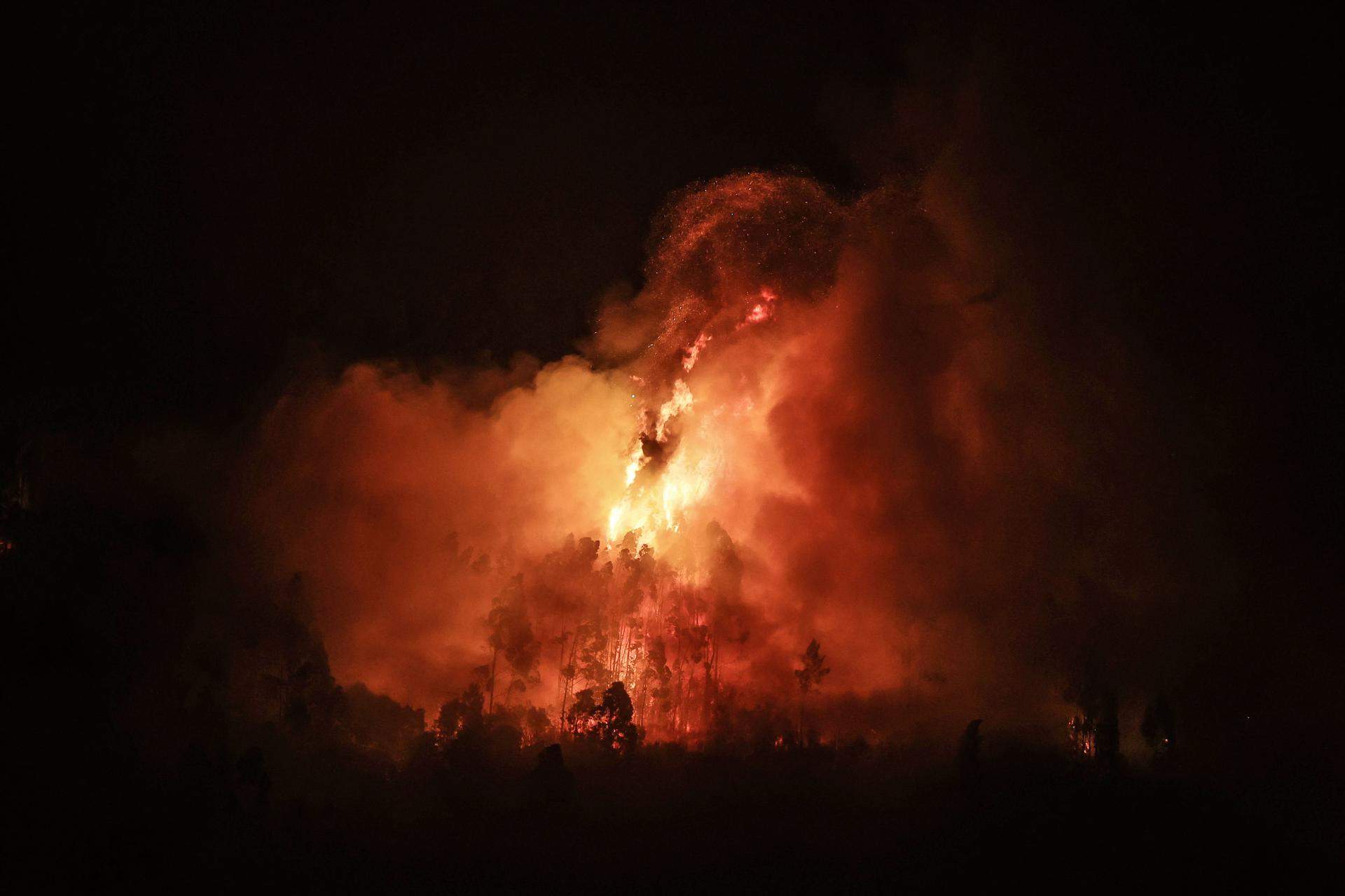 L'incendi a Portugal, les inundacions a Rumania i més: la volta al món en 15 fotos