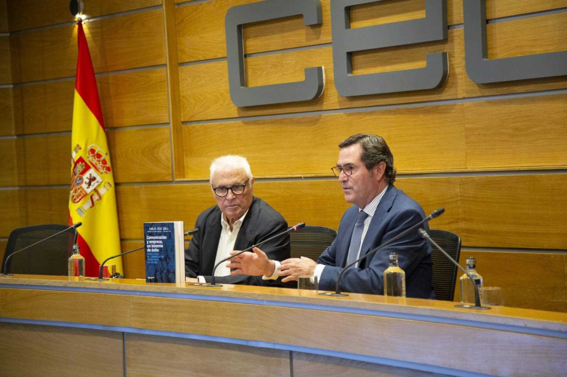 El periodista Carlos Díaz Güell presenta ‘Comunicación y empresa, un binomio de éxito’