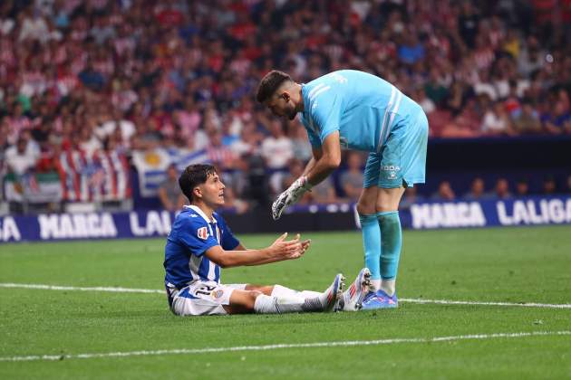 Alvaro Tejero junto a Joan García en el Atlético de Madrid-Espanyol / Foto: Europa Press