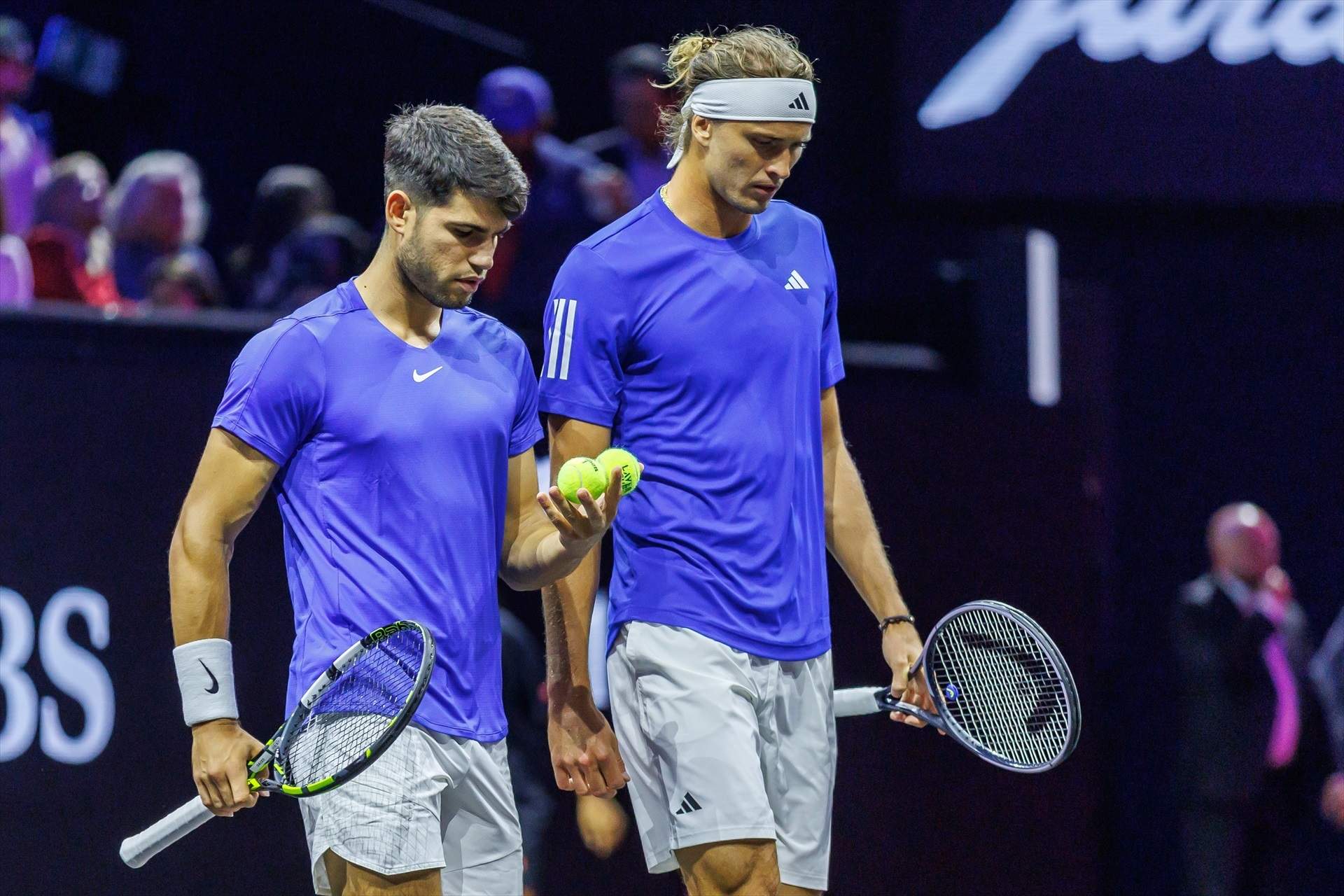 Carlos Alcaraz titubea en su estreno en la Laver Cup al lado de Zverev