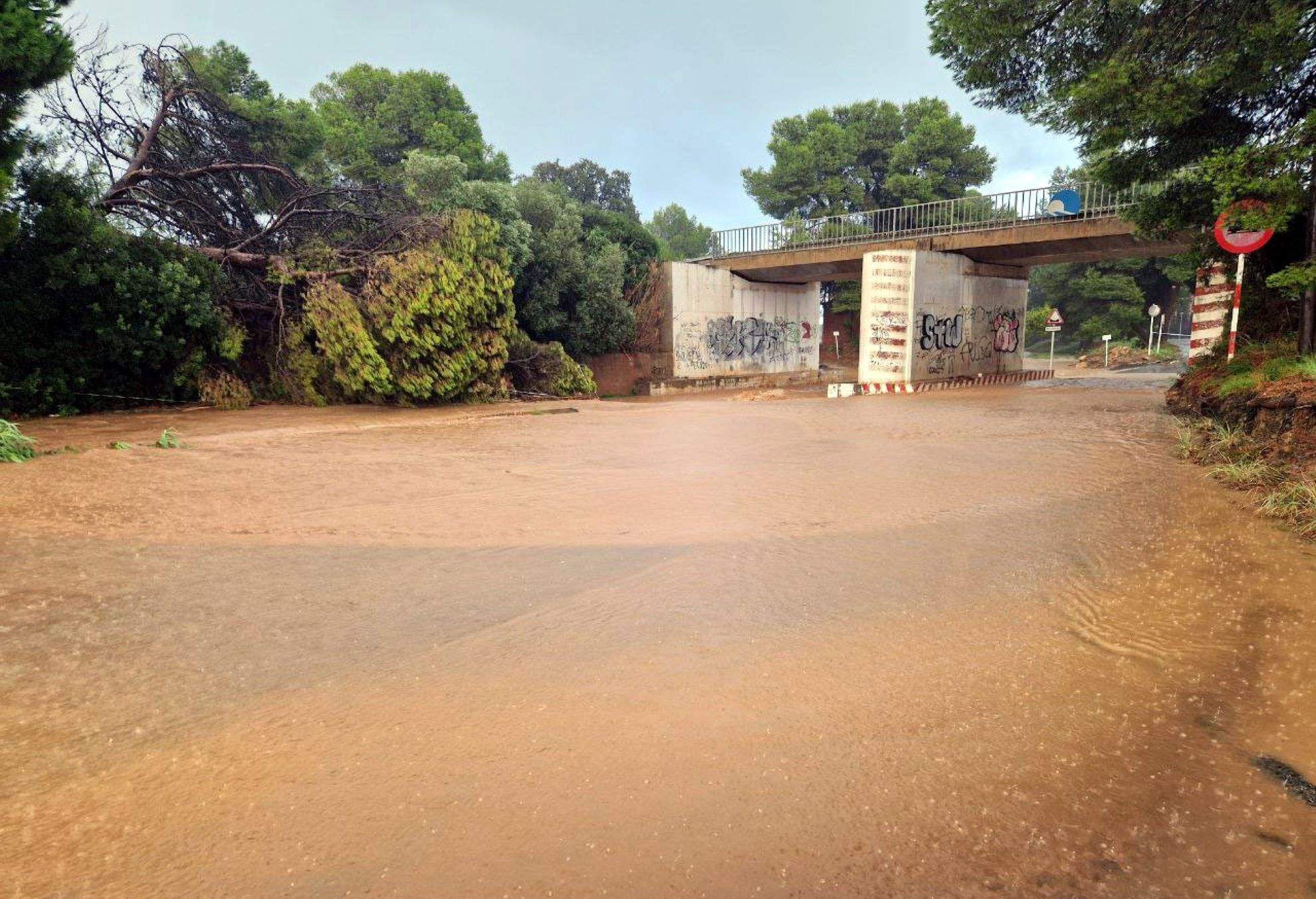 Les pluges torrencials provoquen inundacions al Tarragonès, el Baix Camp i el Baix Ebre | VÍDEO