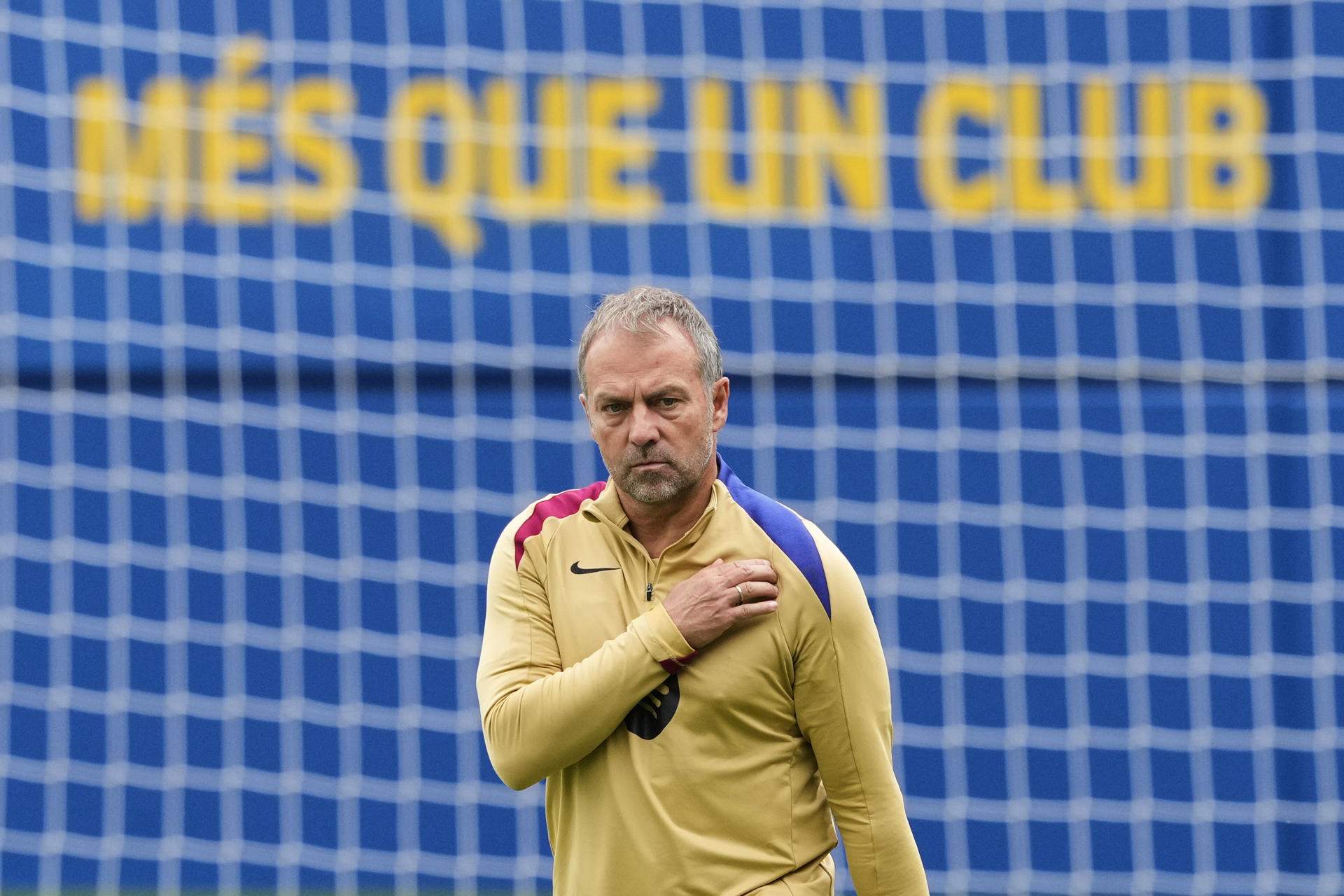 Flick se'l carrega de l'onze del Barça i Joan Laporta rep l'avís: se'n va al gener