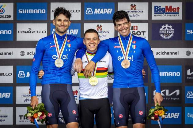 Evenepoel en el podio del Mundial de Ciclismo / Foto: EFE