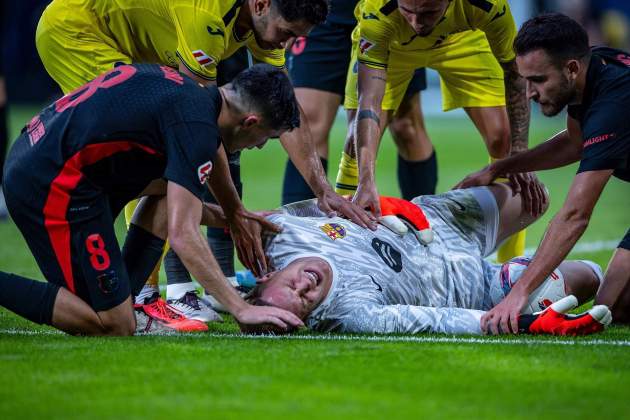 Ter Stegen, lesionado durante el Villarreal - Barça / Foto: Europa Press