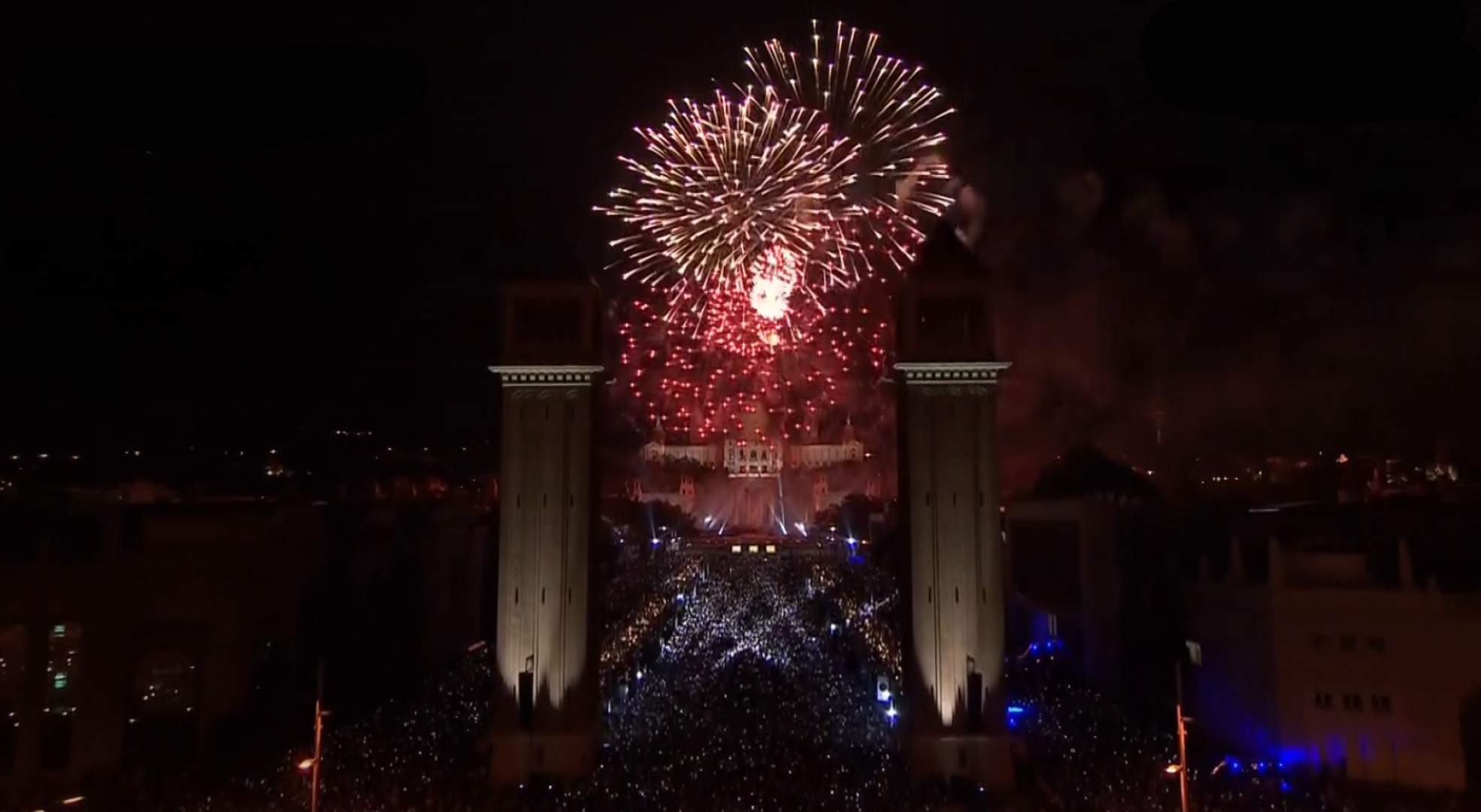 Rosalía reina en el piromusical de la Mercè 2024 con el estreno de su nueva canción 'Omega'