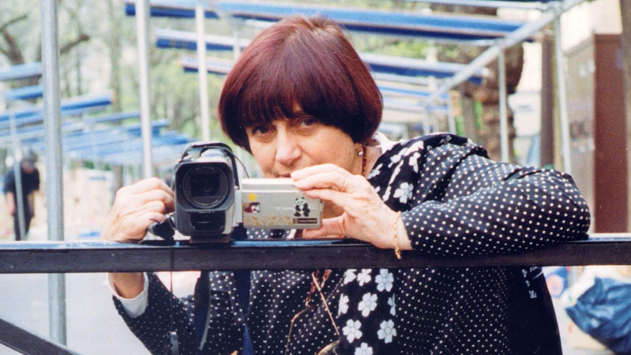 Agnès Varda, la cineasta feminista que reivindicó los márgenes tras la cámara