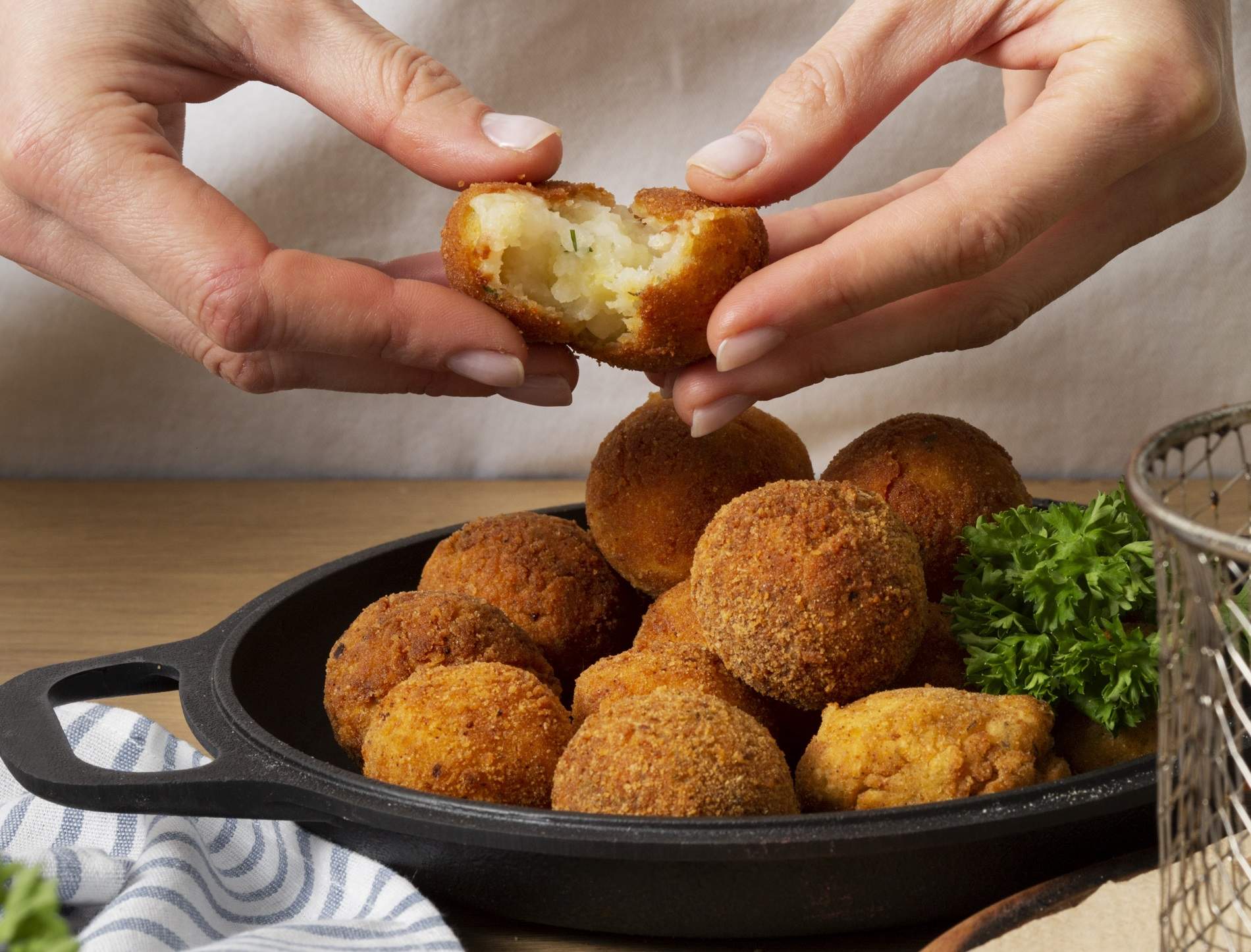 El truco secreto de los restaurantes para hacer croquetas perfectas