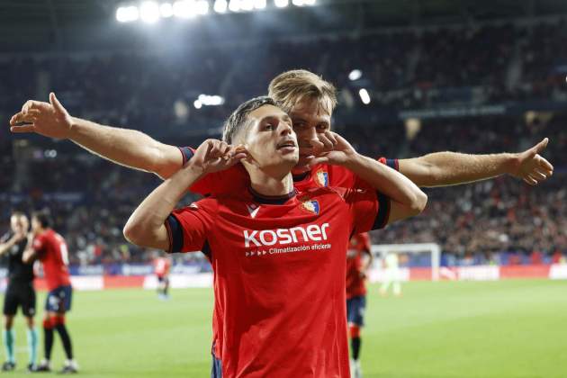 Bryan Zaragoza celebra el seu gol amb l'Osasuna contra el Barça / Foto: EFE