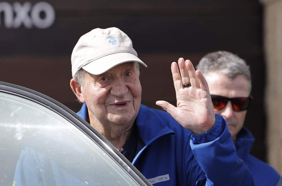 Juan Carlos sonriente en Sanxenxo tras lo de Bárbara Rey, EFE