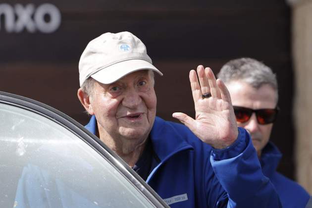 Juan Carlos sonriente en Sanxenxo tras lo de Bárbara Rey, EFE