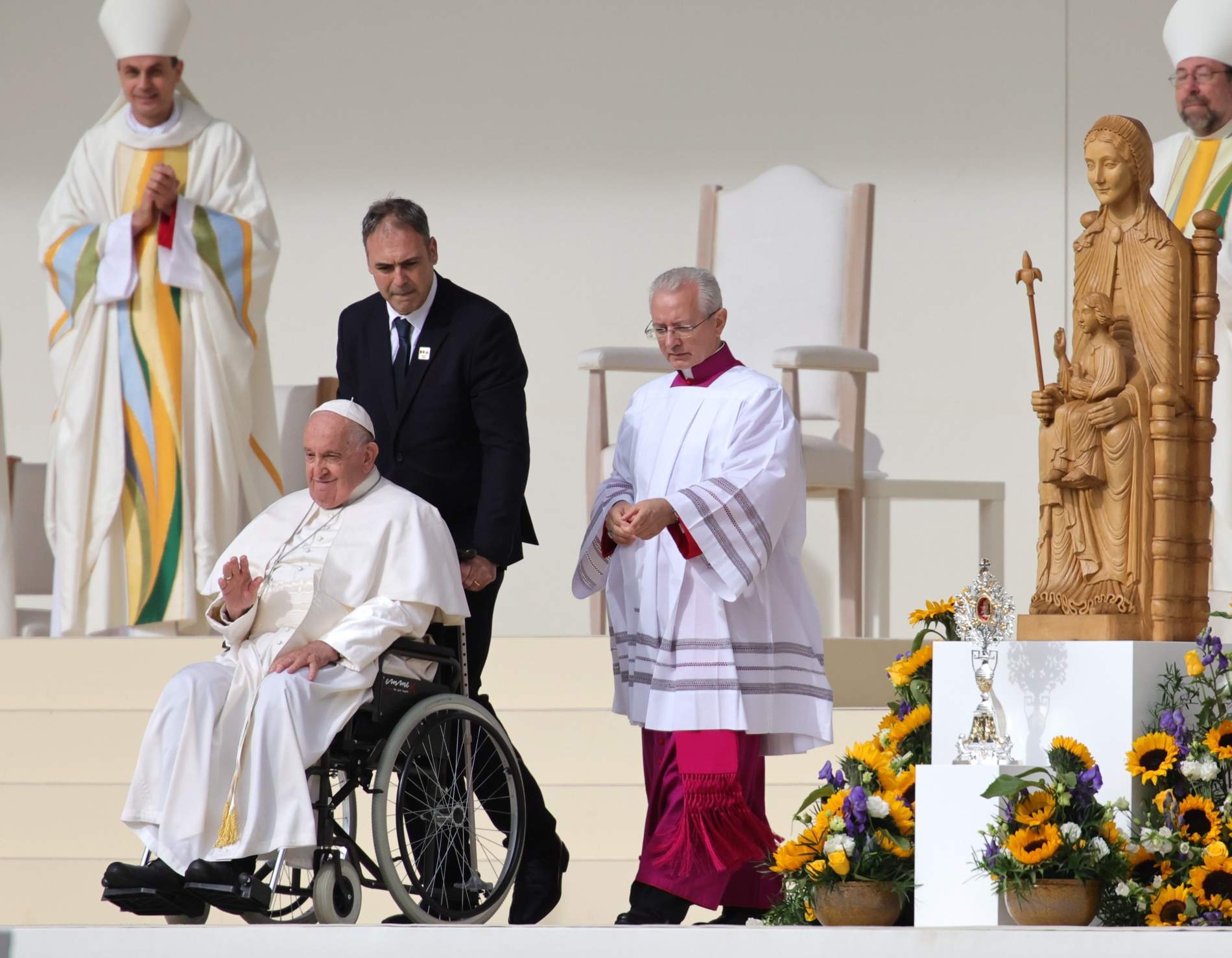 El Papa desata indignación por decir que "el aborto es un homicidio y el médico que lo practica, un sicario"