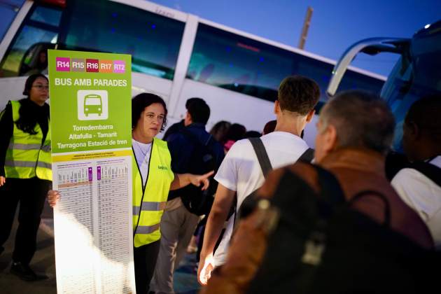 primer día cortes|trozos tren Sant Vicenç de Calders foto acn