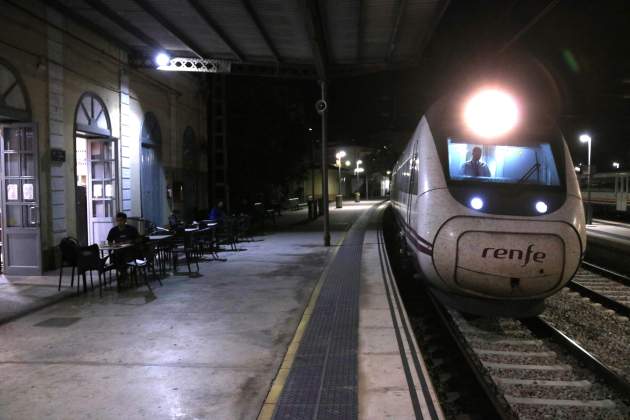 estación de Tortosa tren Adelante foto acn