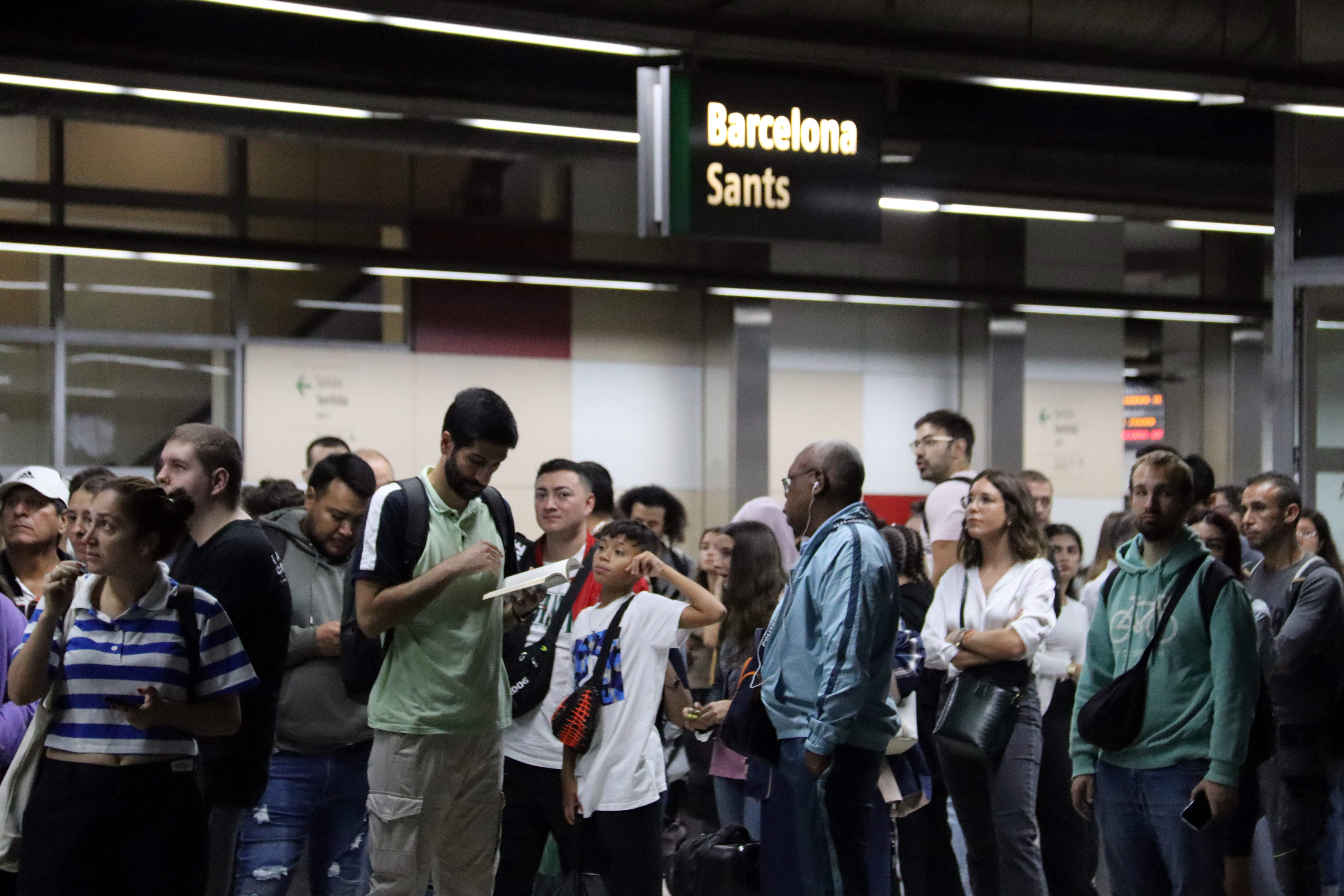 Els alcaldes diuen prou al caos de Rodalies i miren a l'Estat: reclamen inversions i solucions immediates