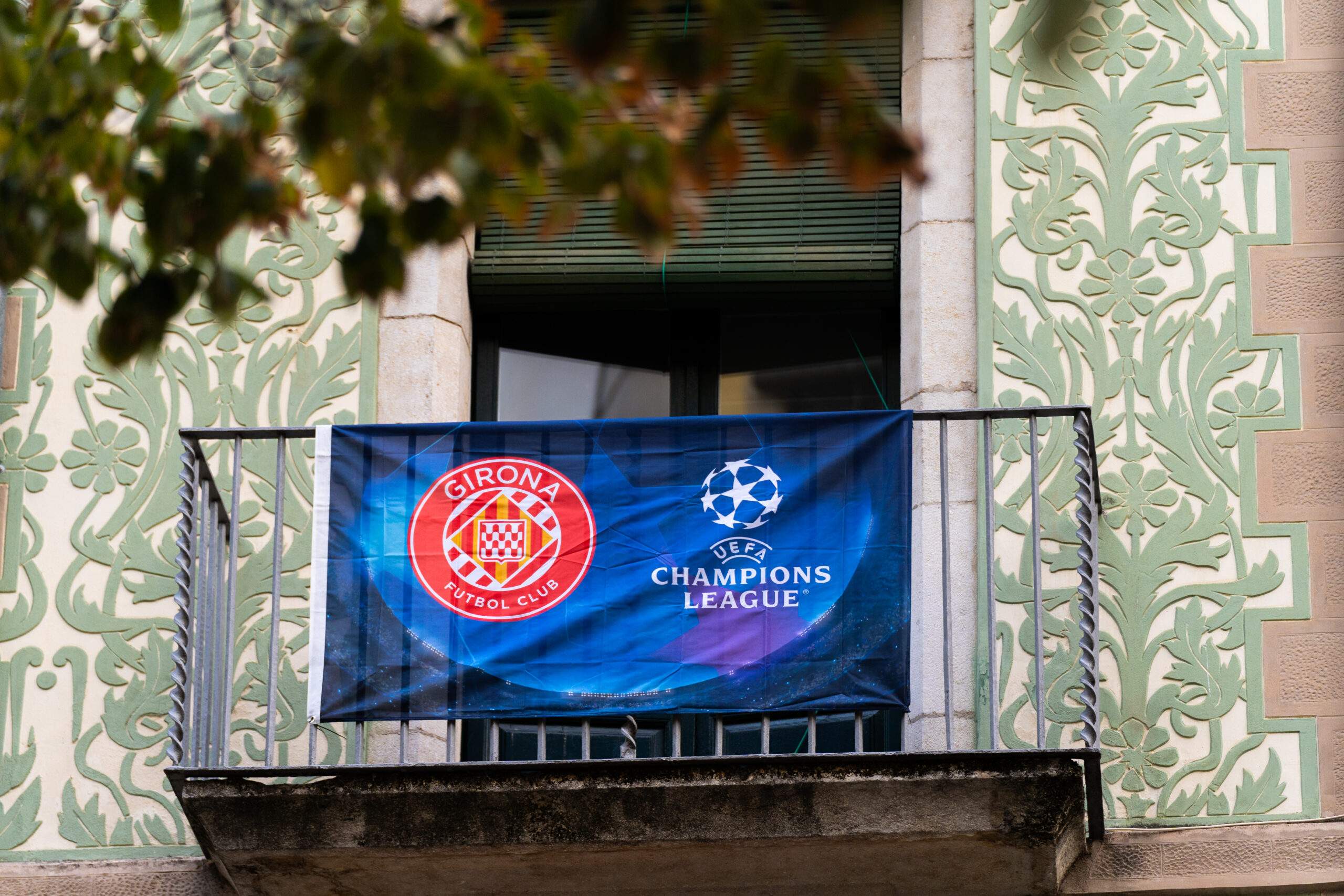 Girona viste sus calles para su primer partido de Champions