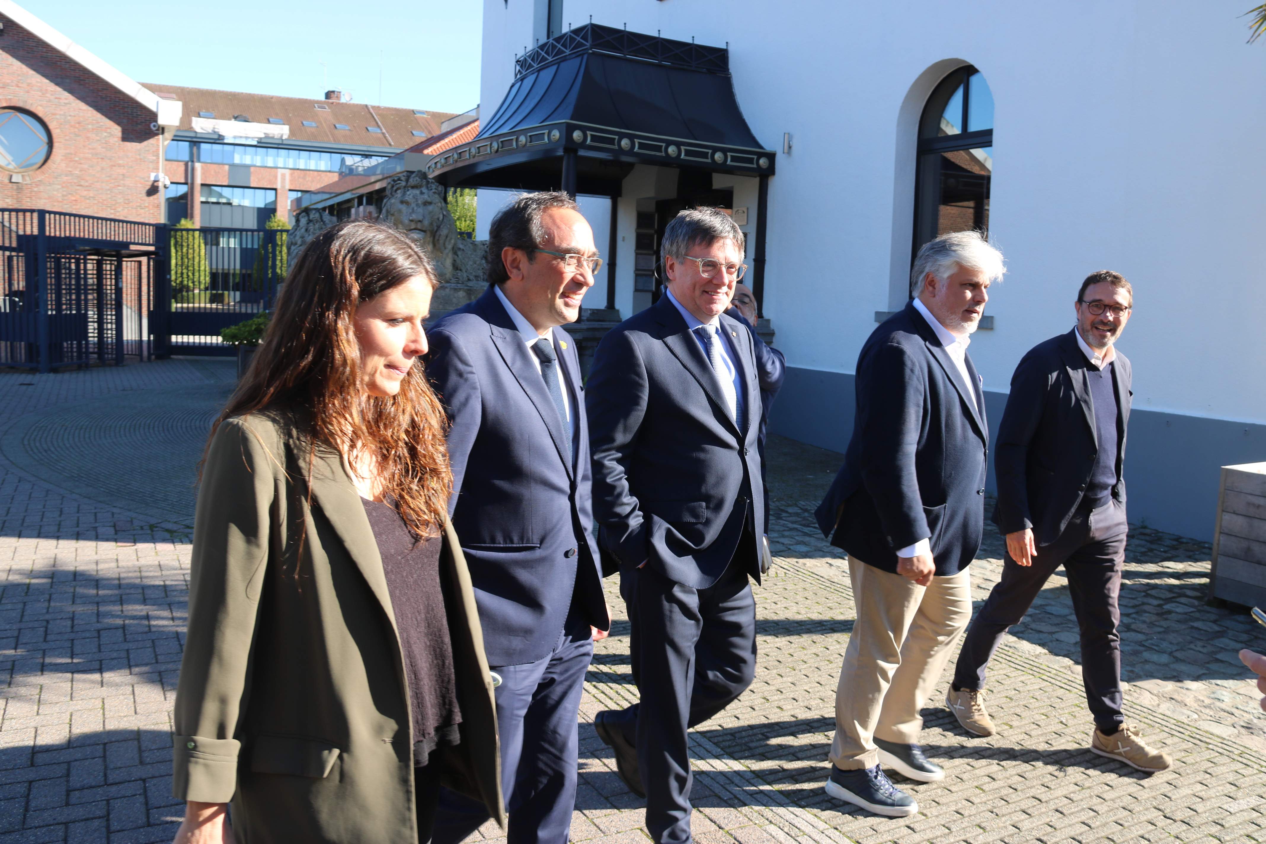 Puigdemont espolea a Junts a salir de los cuarteles de invierno y a aprovechar la debilidad de Illa y Sánchez