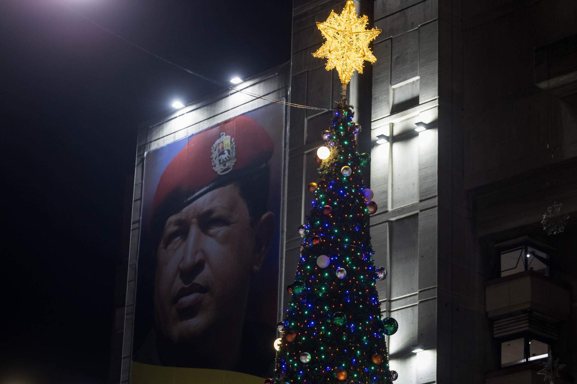 Los venezolanos empiezan a celebrar la Navidad forzada por decreto por Maduro