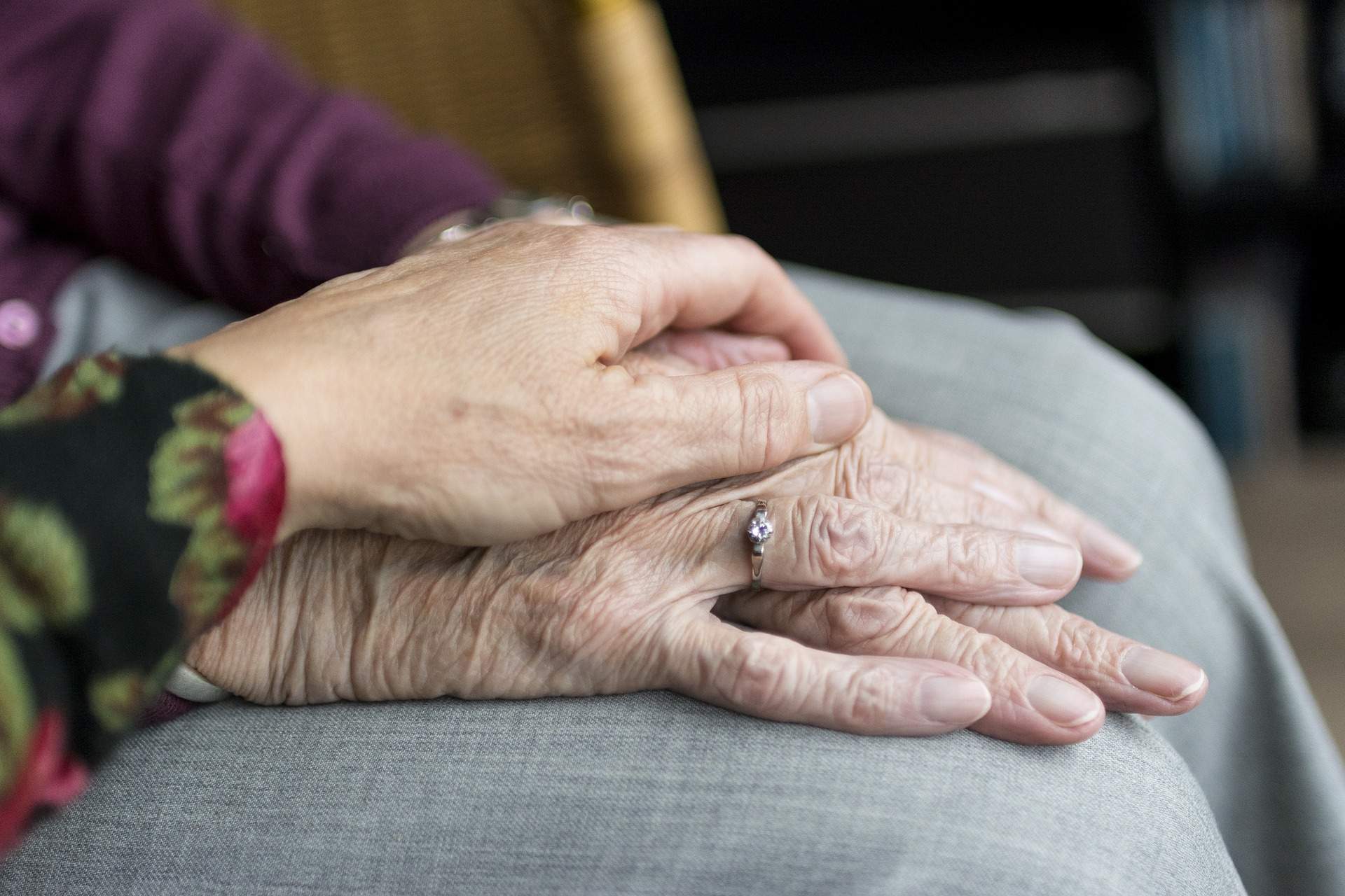 Este es el coste oculto de cuidar de las personas mayores de la familia