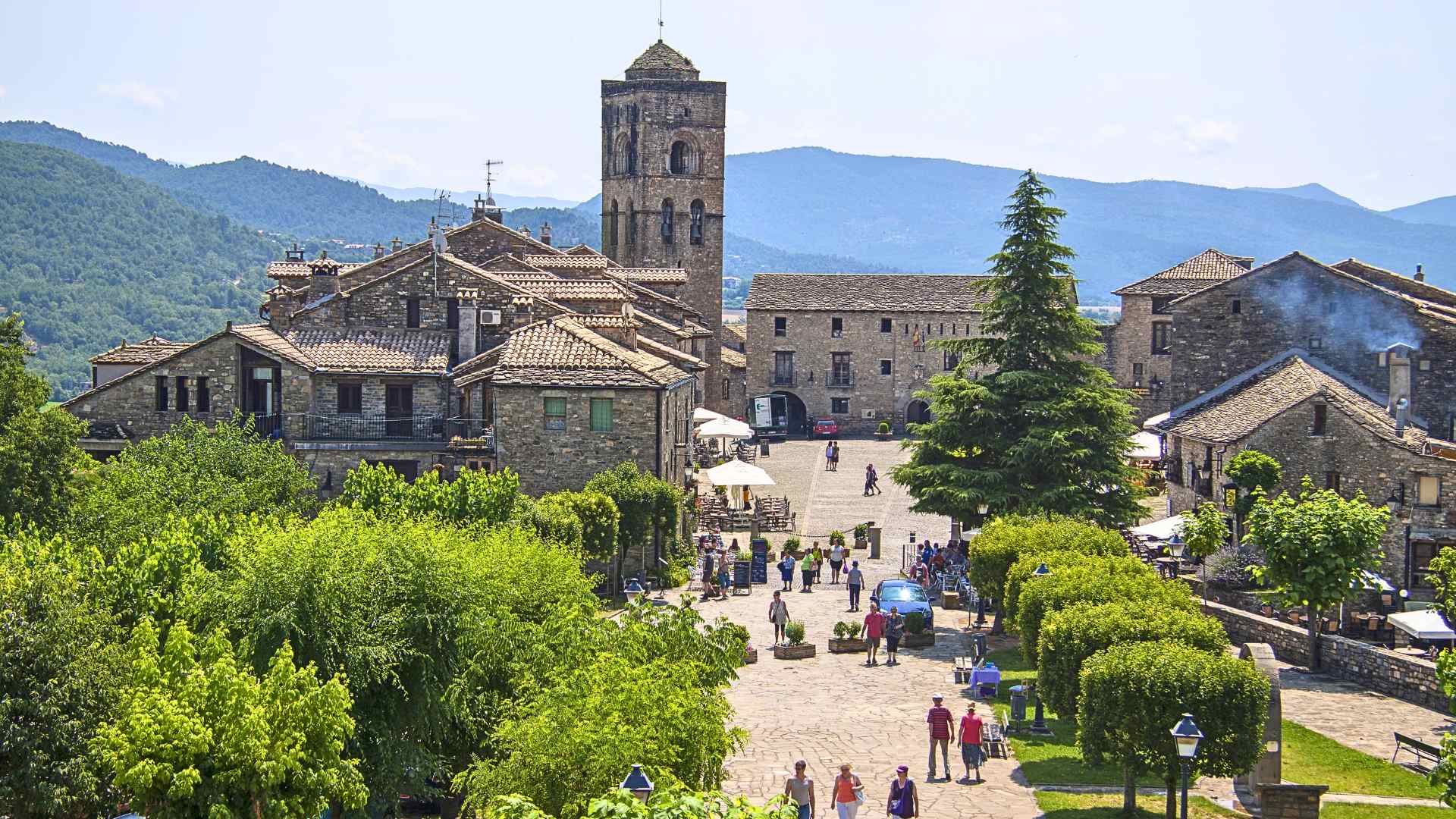 El poble medieval dels Pirineus del qual tots parlen: carrers empedrats i un paisatge impressionant