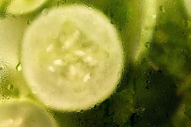 El ingrediente principal de esta ensalada es el pepino / Foto: Unsplash