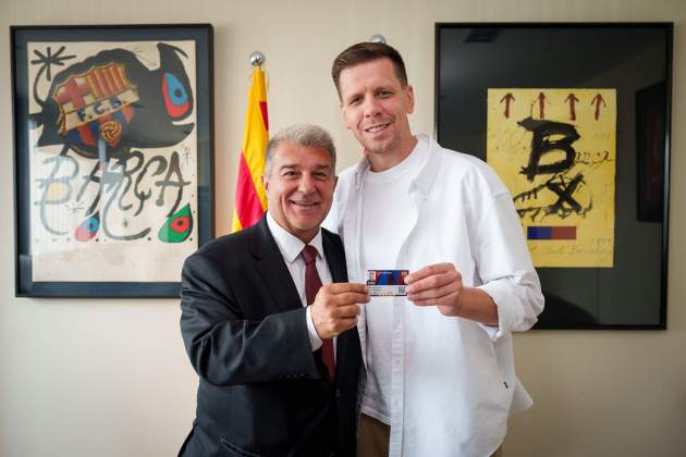 Joan Laporta Wojciech Szczesny carnet socio Barça / FC Barcelona