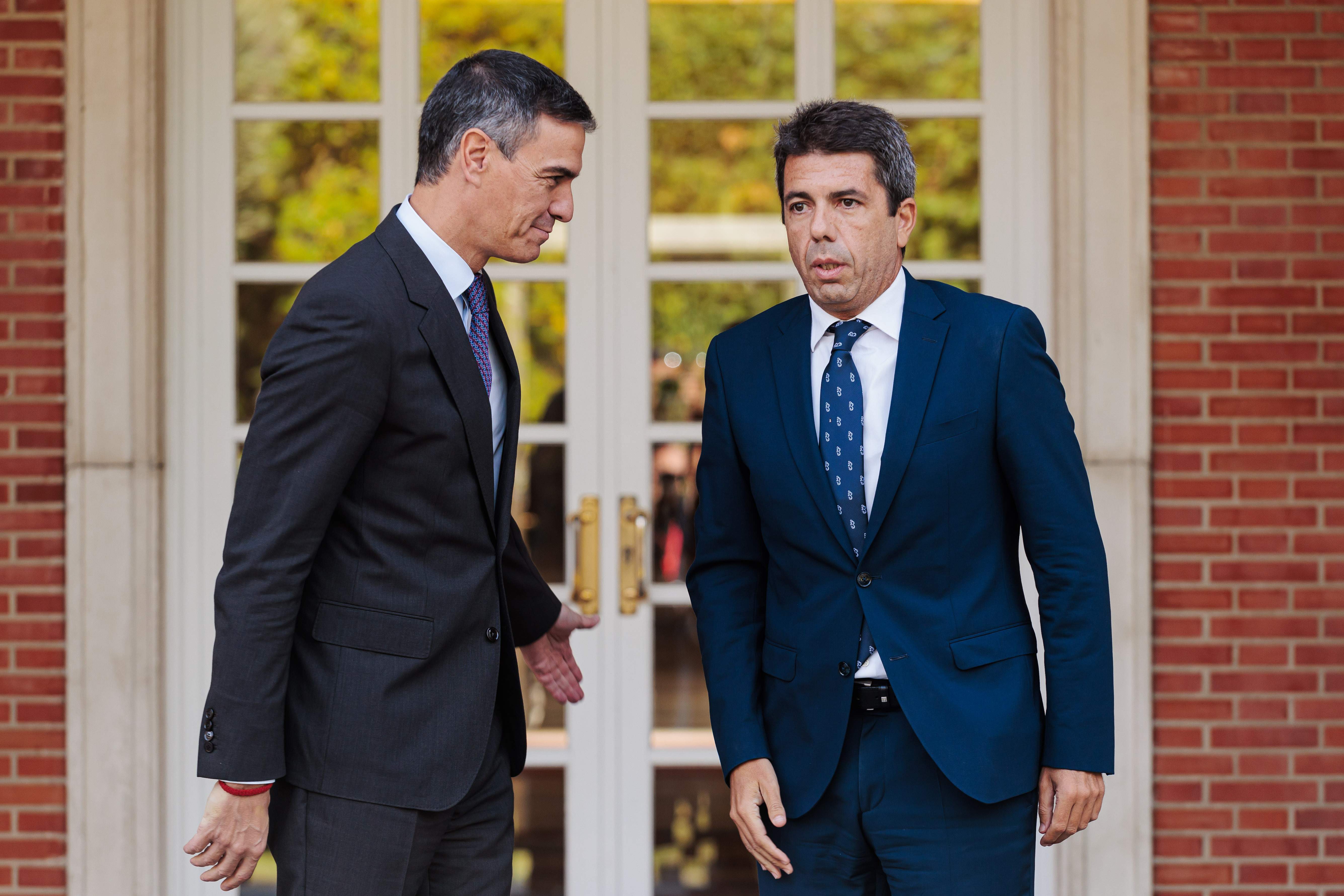 Mazón y Miras siguen el guion de Feijóo y condenan ante Sánchez la financiación singular