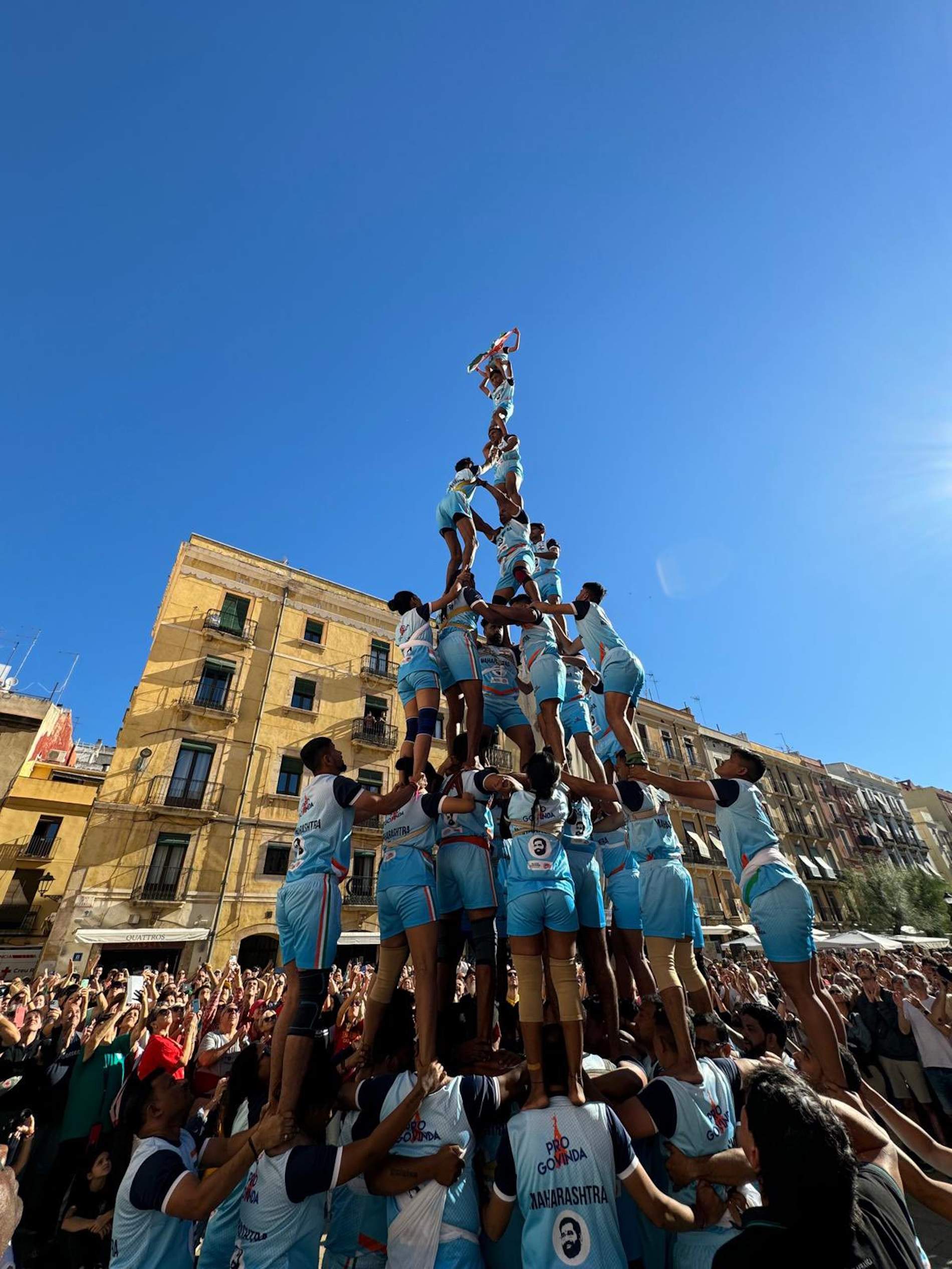 Qui són els Govindas, els 'castellers' de l'Índia?