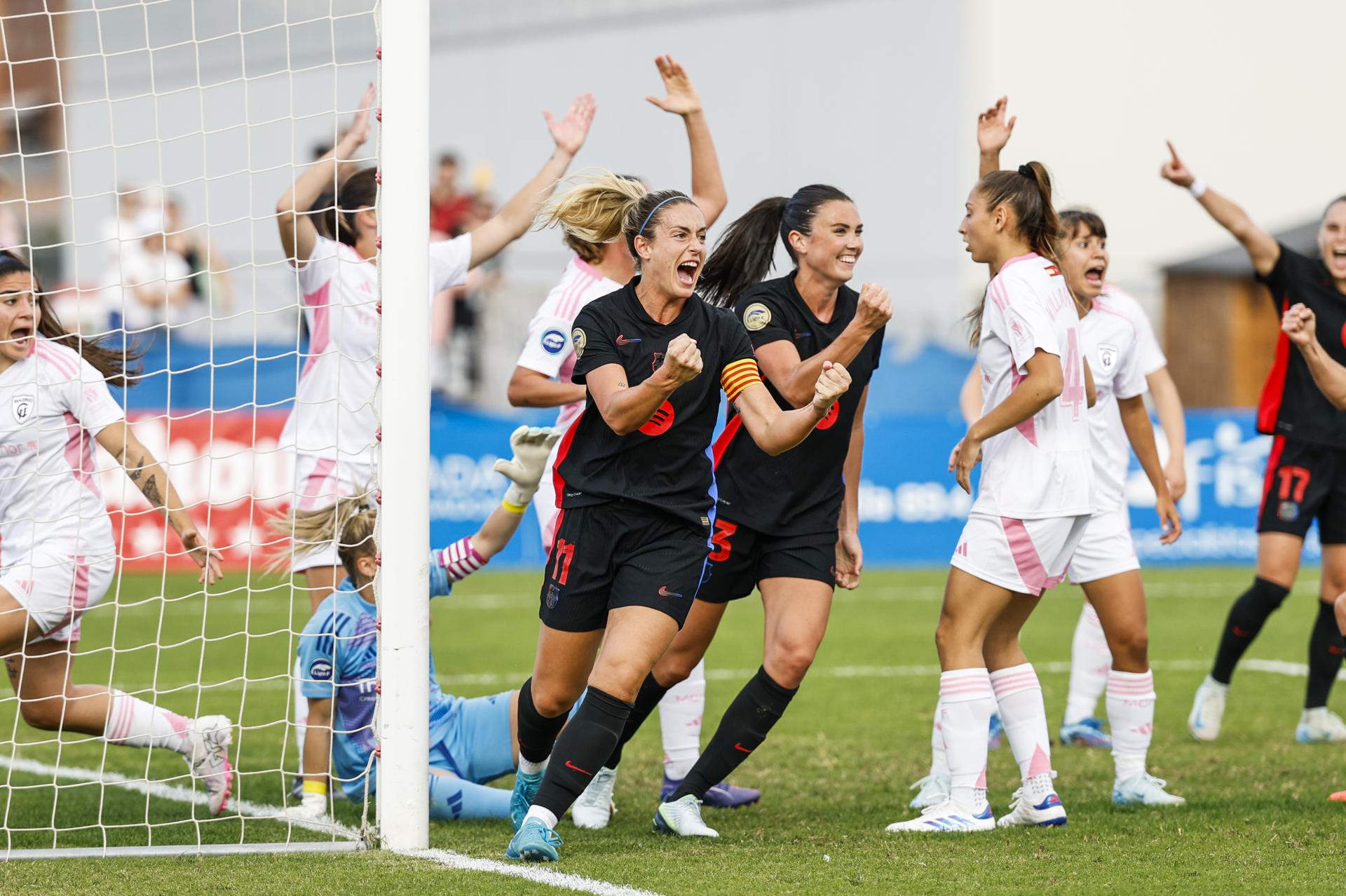 El Barça femenino remonta contra el Madrid CFF (1-8) y salva dos escándalos arbitrales