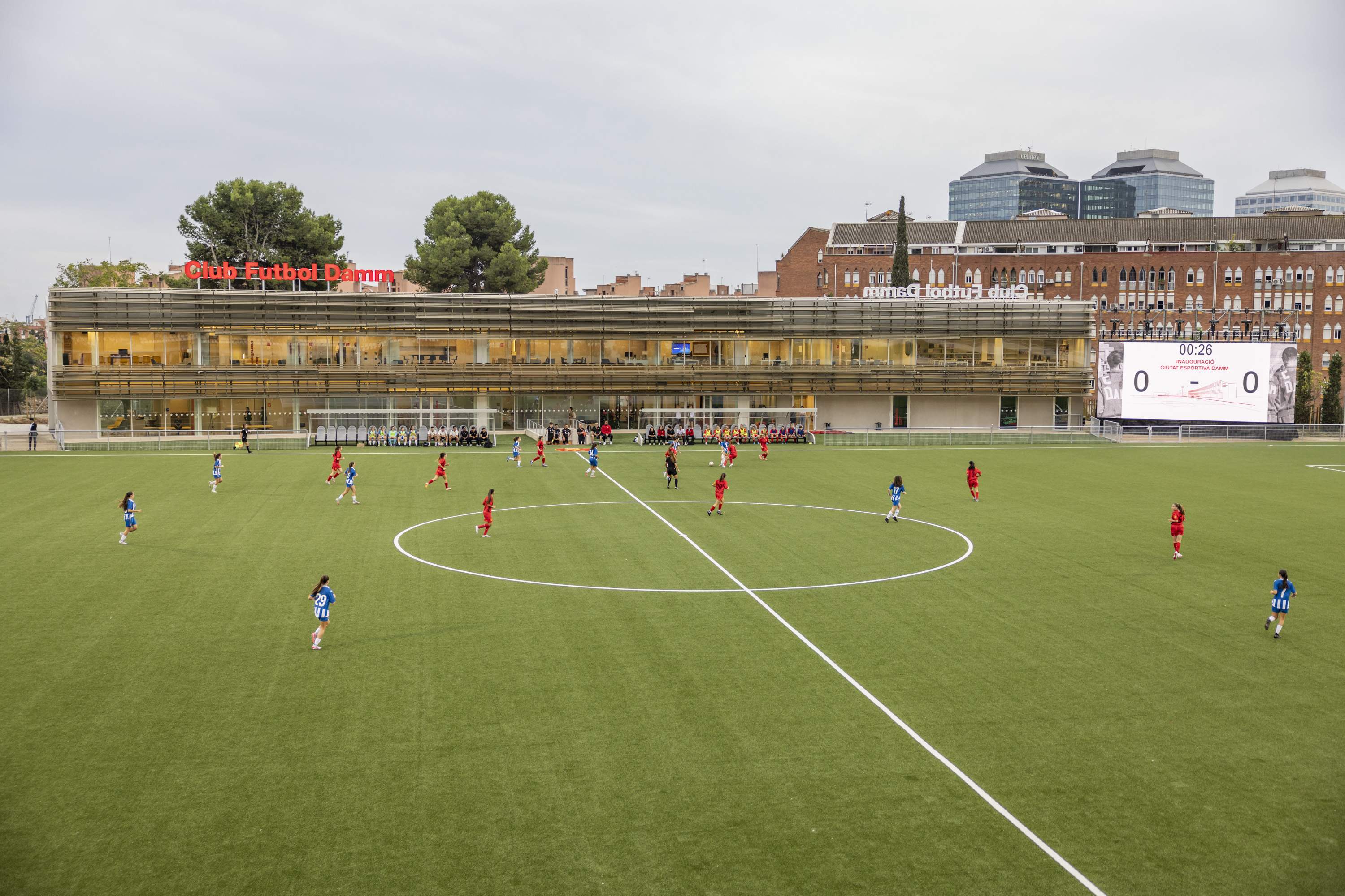 El Club de Futbol Damm celebra 70 anys i brinda per la seva nova ciutat esportiva